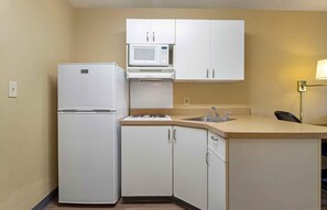 Fridge, microwave, stovetop, coffee/tea maker - Extended Stay America Suites Houston NASA Johnson Space Ctr (Houston)
