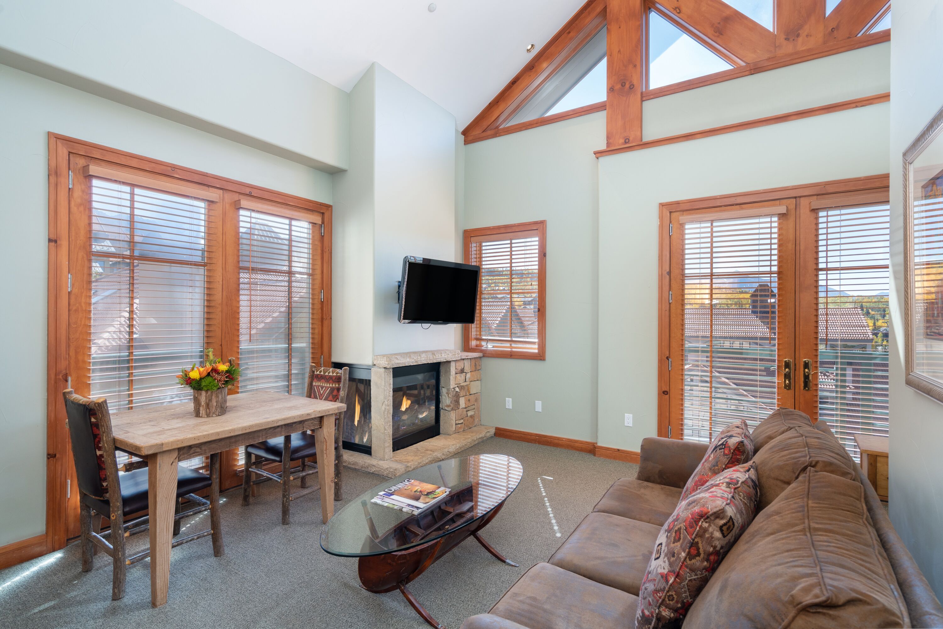 deluxe room, 1 queen bed, mountain view (one bedroom suite) | living area | lcd tv, dvd player, ipod dock