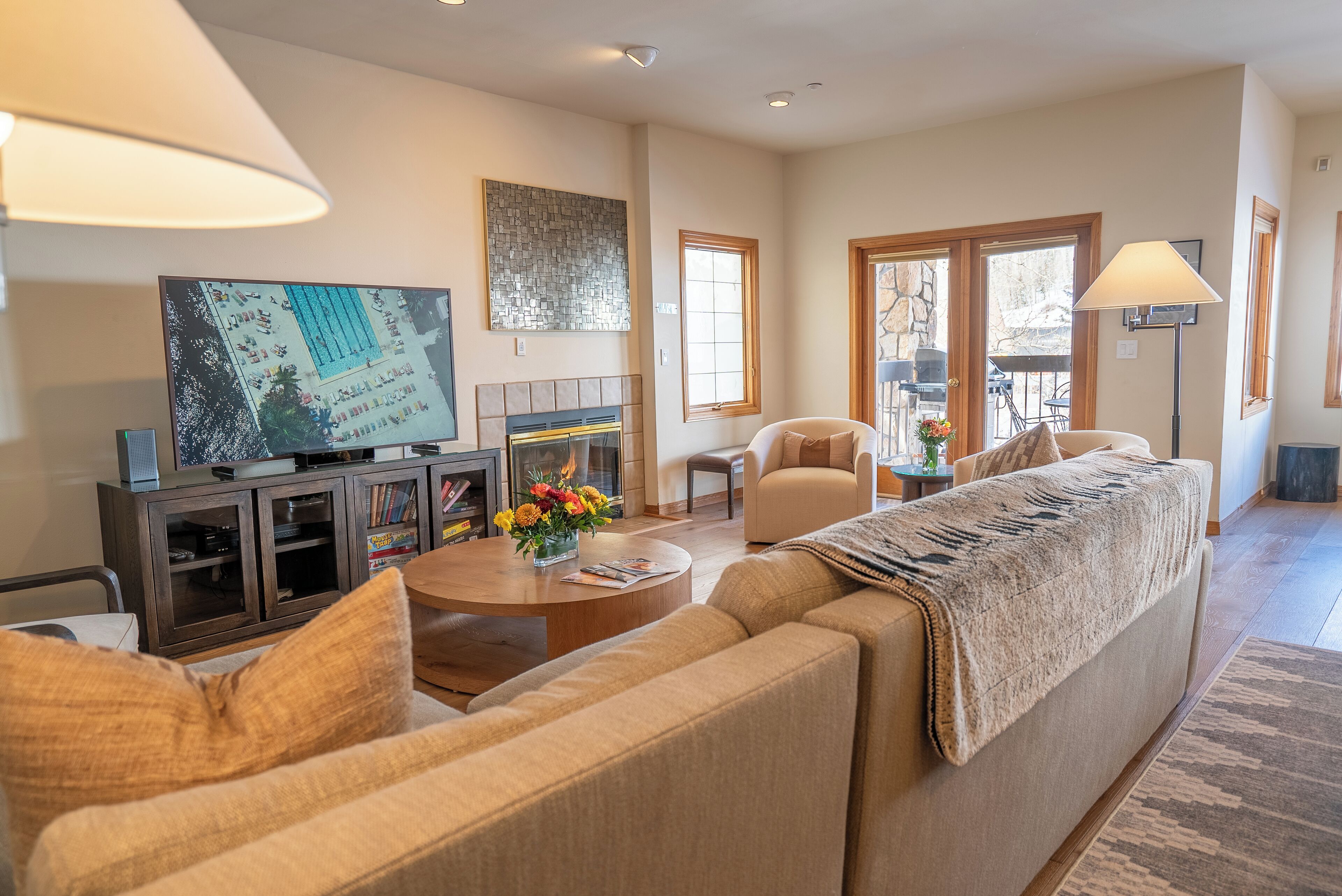 Deluxe Room, Multiple Beds (Kayenta 11) | Living area | LCD TV, DVD player, iPod dock