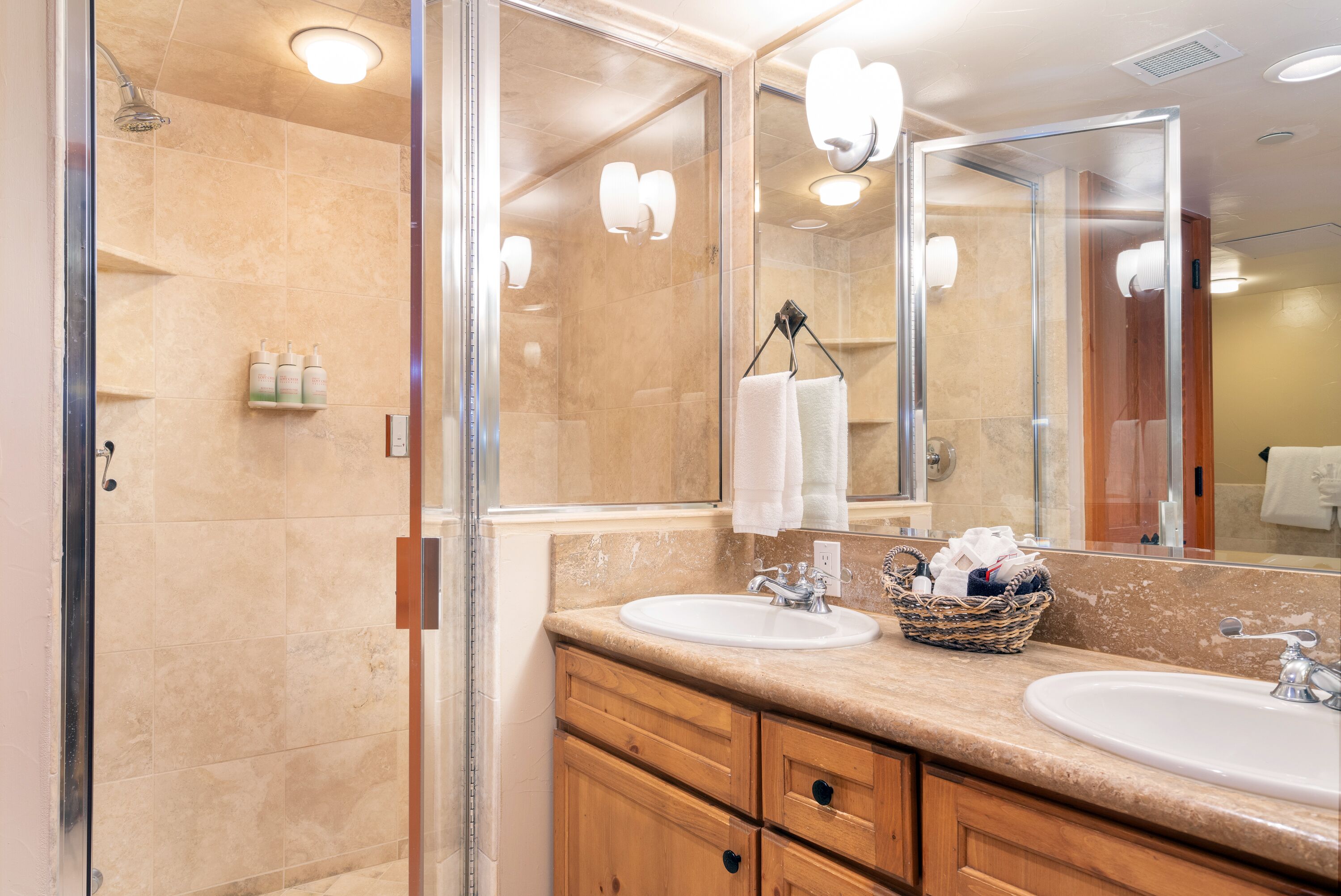 standard suite, 1 queen bed, mountain view (junior suite) | bathroom | combined shower/bathtub, designer toiletries, hair dryer, bathrobes