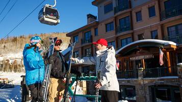 A ski lift, a building with balconies, and a sign reading "Inn at Lost Creek".