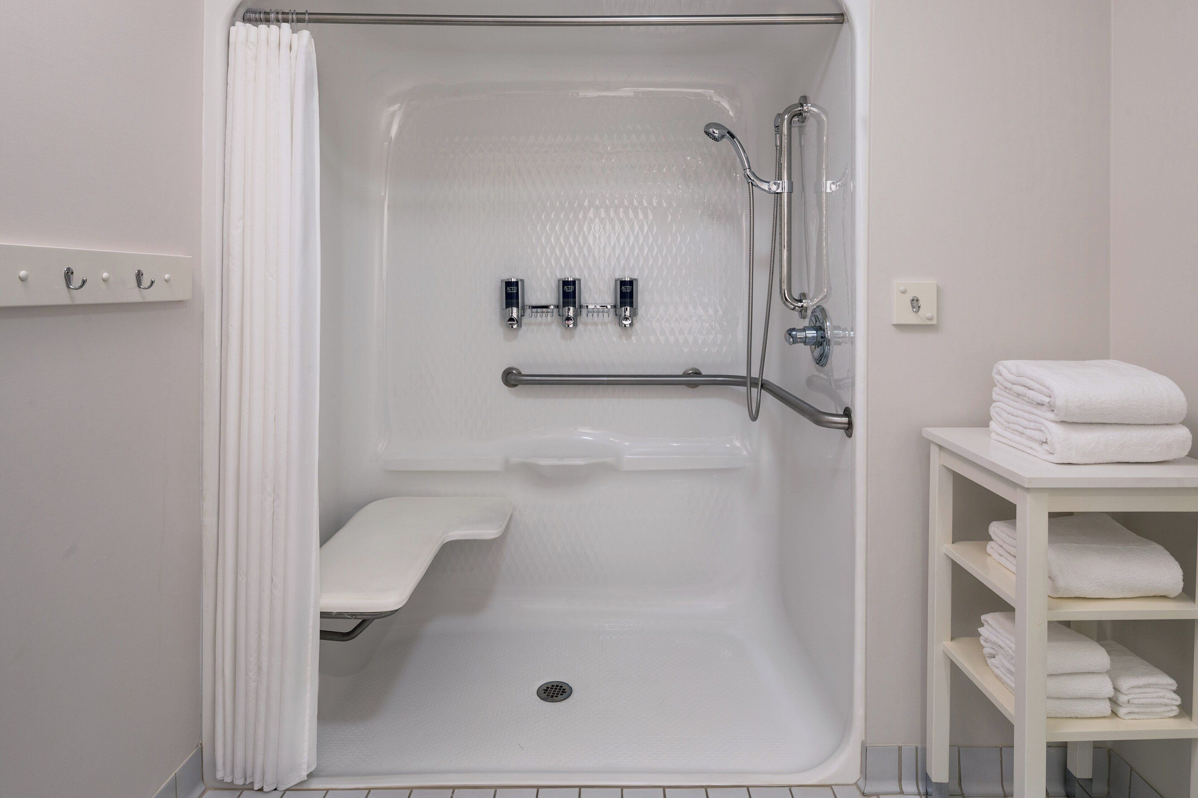 combined shower/bathtub, free toiletries, hair dryer, towels