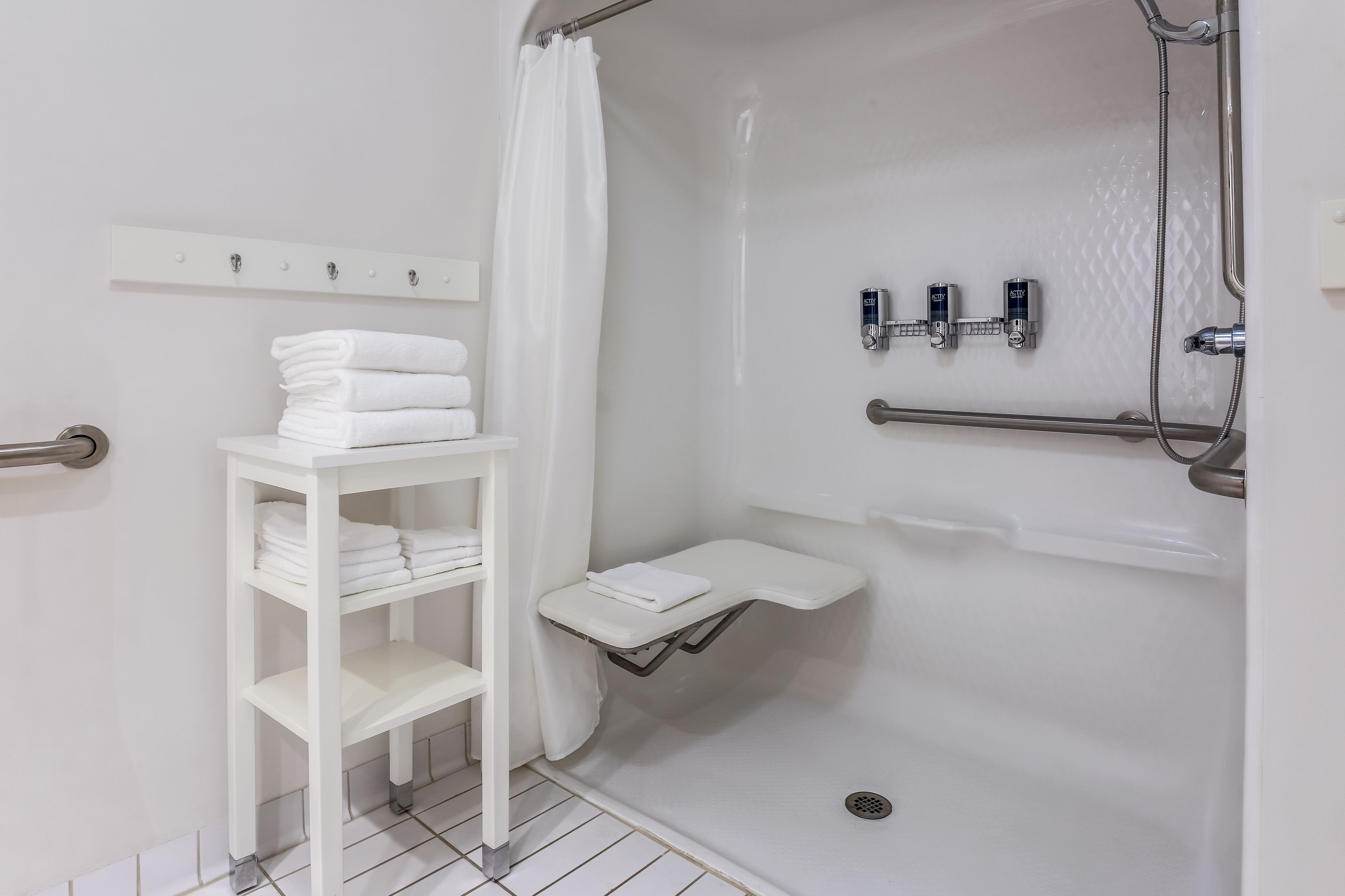 combined shower/bathtub, free toiletries, hair dryer, towels