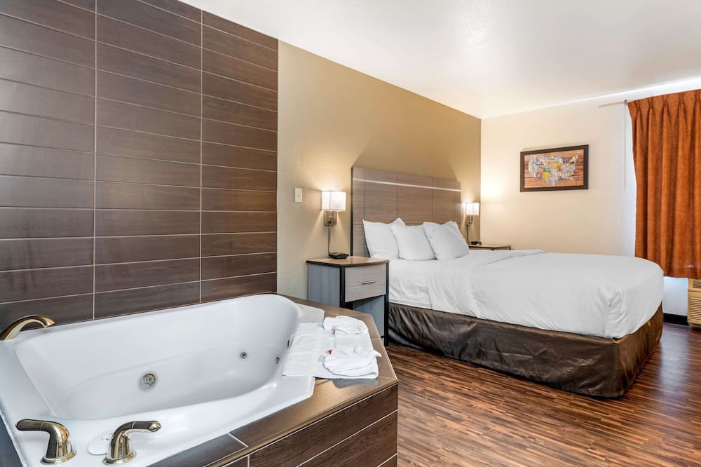 Econo Lodge Pueblo North