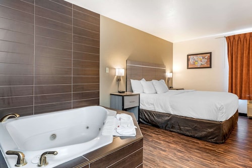 Econo Lodge Pueblo North