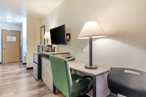 Habitación estándar, 2 camas Queen size, para no fumadores | Escritorio, tabla de planchar con plancha y cunas gratuitas 