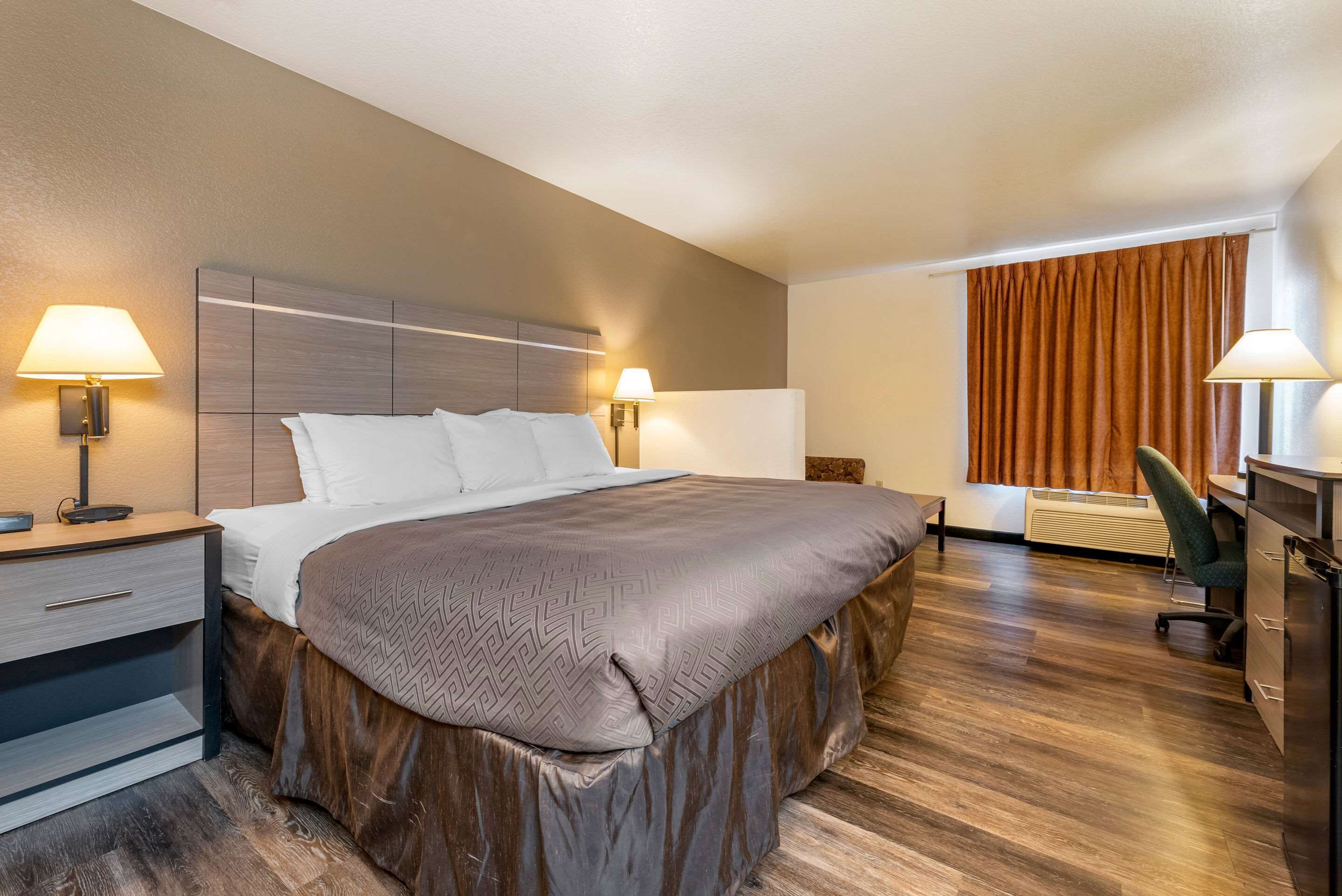 書桌、熨斗/熨衣板、免費搖籃/嬰兒床、折疊床/加床