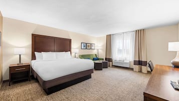 1 King Bed, Suite, Nonsmoking | ์ฑ
์, ์๋ง ์ปคํผ, ๋ค๋ฆฌ๋ฏธ/๋ค๋ฆฌ๋ฏธํ, ๋ฌด๋ฃ WiFi