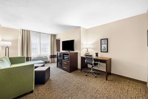Chambre, 1 très grand lit et 1 canapé-lit, non-fumeur | Bureau, rideaux d’obscurcissement, fer et planche à repasser