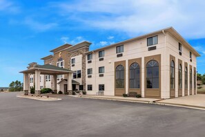 Exterior - Comfort Inn & Suites Pueblo (Pueblo)