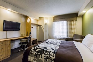 Desk, laptop workspace, iron/ironing board, free WiFi