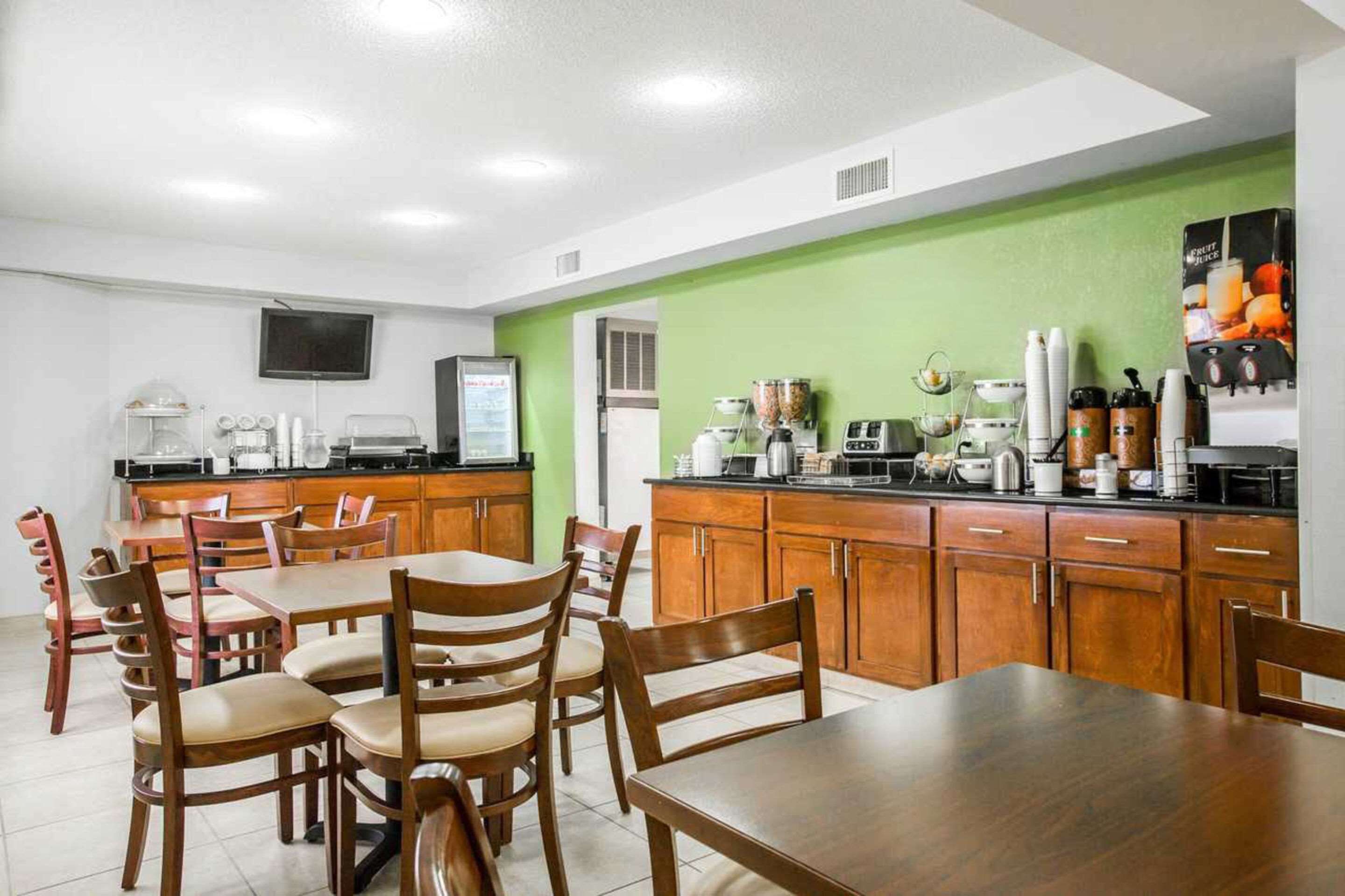 Sudah termasuk sarapan ala kontinental setiap hari