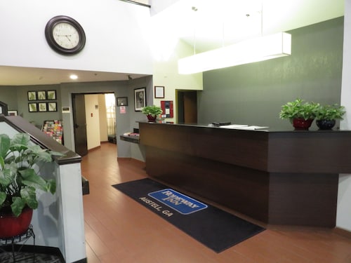 Rodeway Inn Austell Six Flags