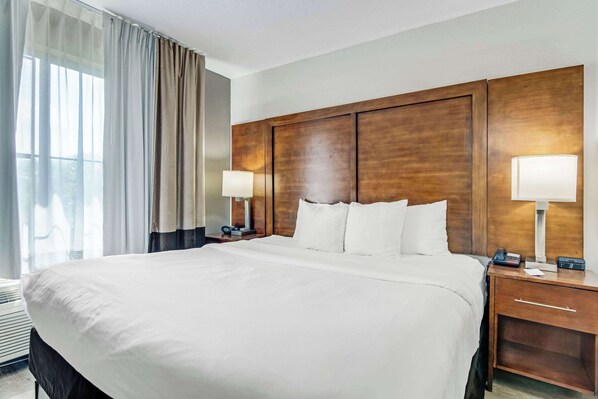 Standard Room, 1 King Bed, Non Smoking | Premium bedding, in-room safe, individually decorated