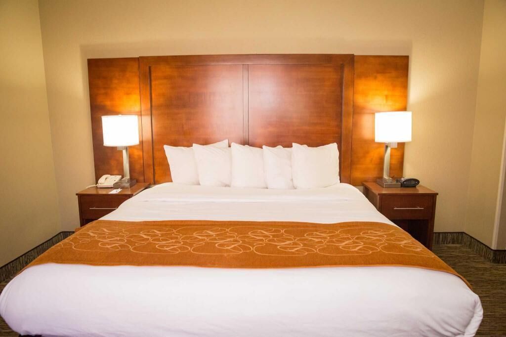 Premium bedding, in-room safe, individually decorated