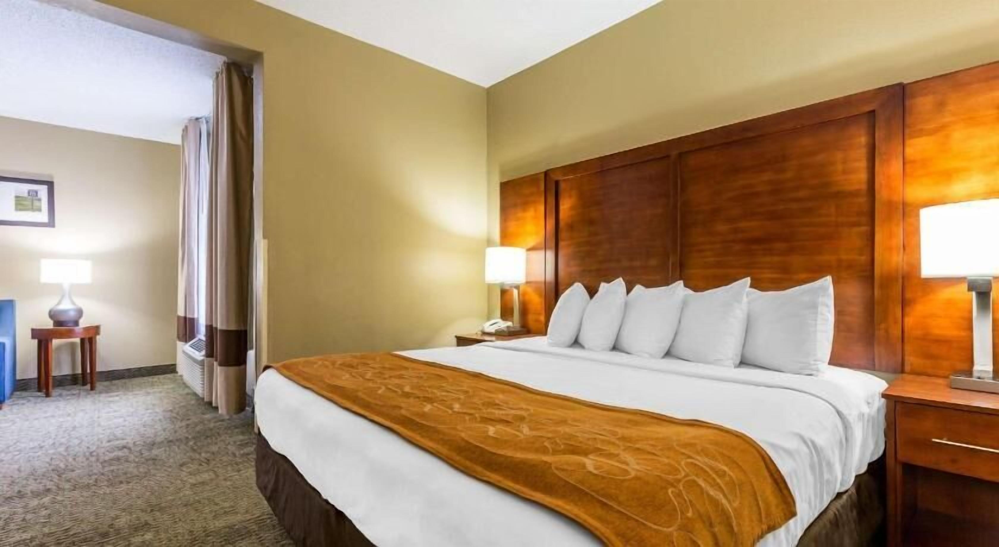 Premium bedding, in-room safe, individually decorated