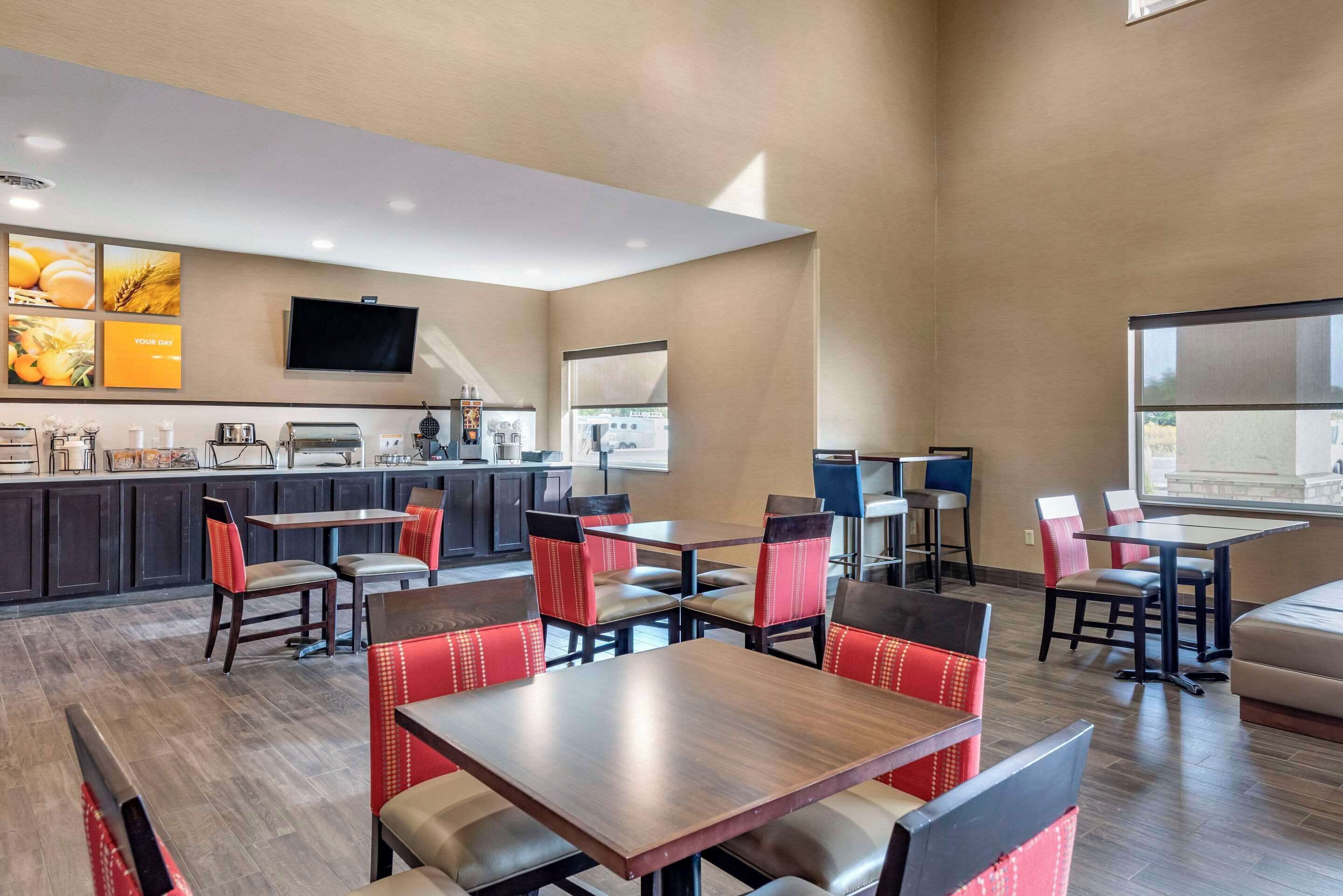 free buffet breakfast