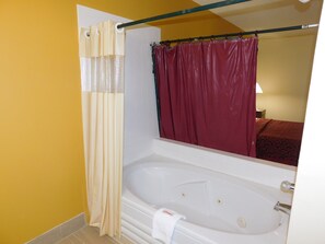 Suite, 1 King-Bett, Nichtraucher | Schreibtisch, Bügeleisen/Bügelbrett, kostenlose Babybetten