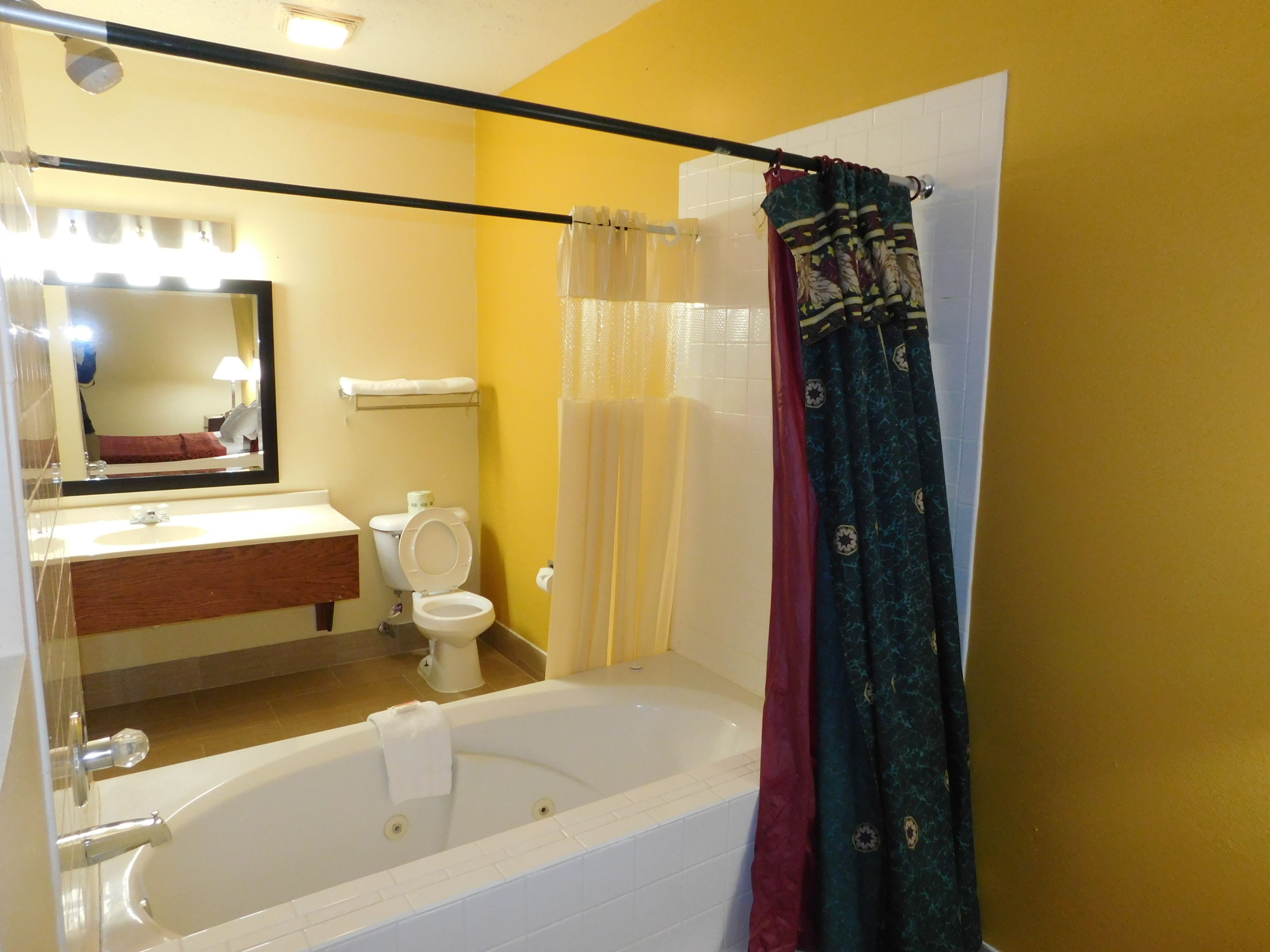 Suite, 1 King Bed, Non Smoking | Bathroom | Combined shower/tub, free toiletries, hair dryer, towels