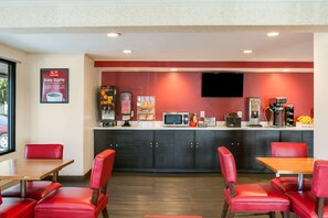 Breakfast area - Econo Lodge Frederick I-70 (Frederick)