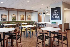 Déjeuner continental gratuit tous les jours
