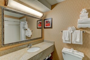 Suite, 1 très grand lit | Salle de bain