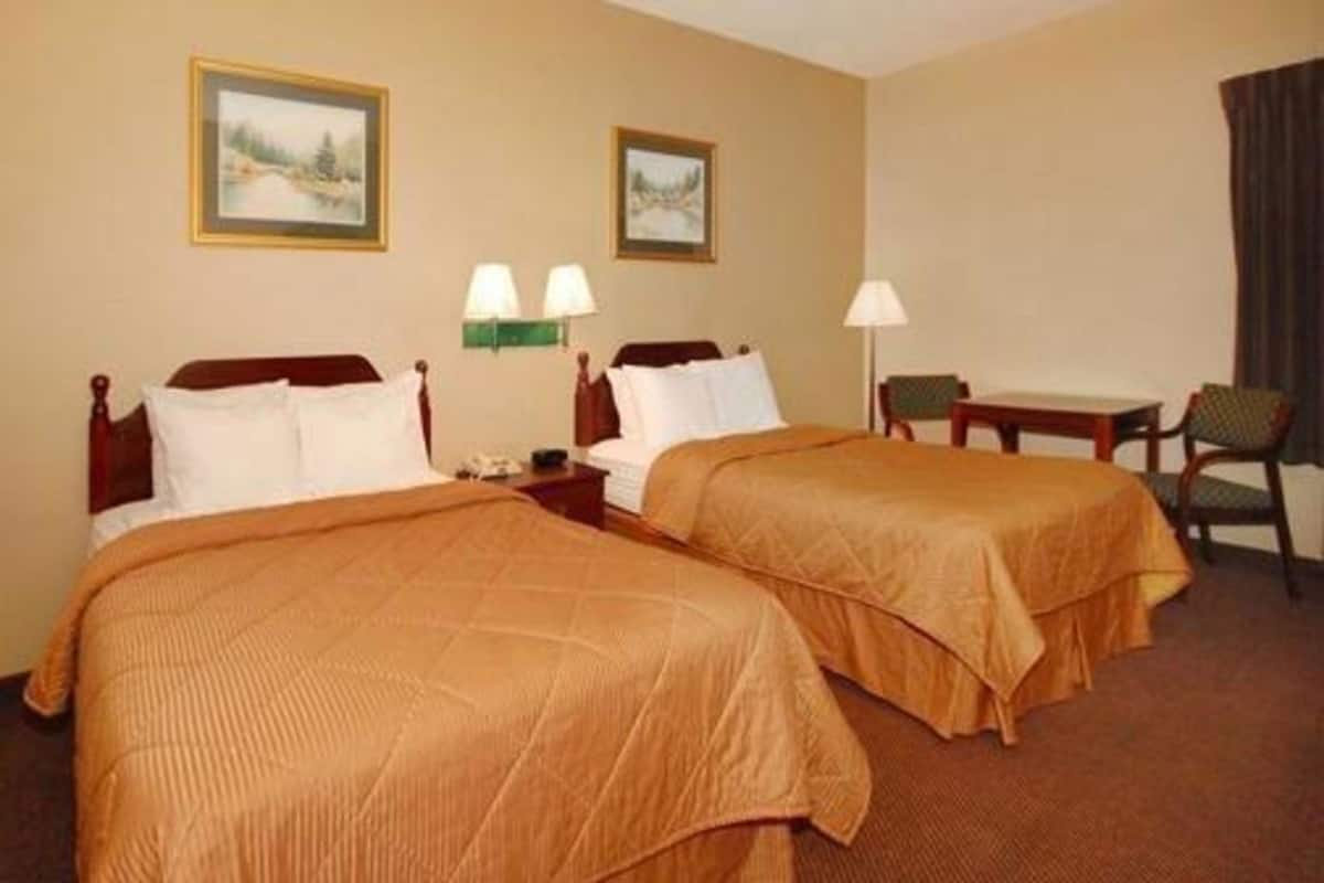 In-room safe, iron/ironing board, bed sheets