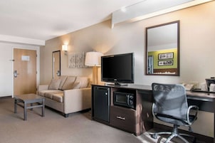 Standard Room, Multiple Beds, Non Smoking | Desk, iron/ironing board, free cribs/infant beds, rollaway beds