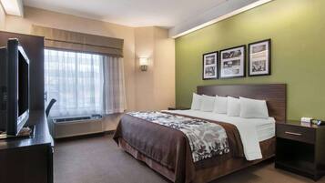 Standaard kamer, 1 kingsize bed, niet-roken | Een bureau, een strijkplank/strijkijzer, gratis babybedden, extra bedden