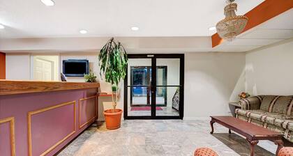 Super 8 by Wyndham Dallas South