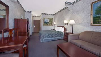 Laptop workspace, blackout drapes, iron/ironing board, free WiFi