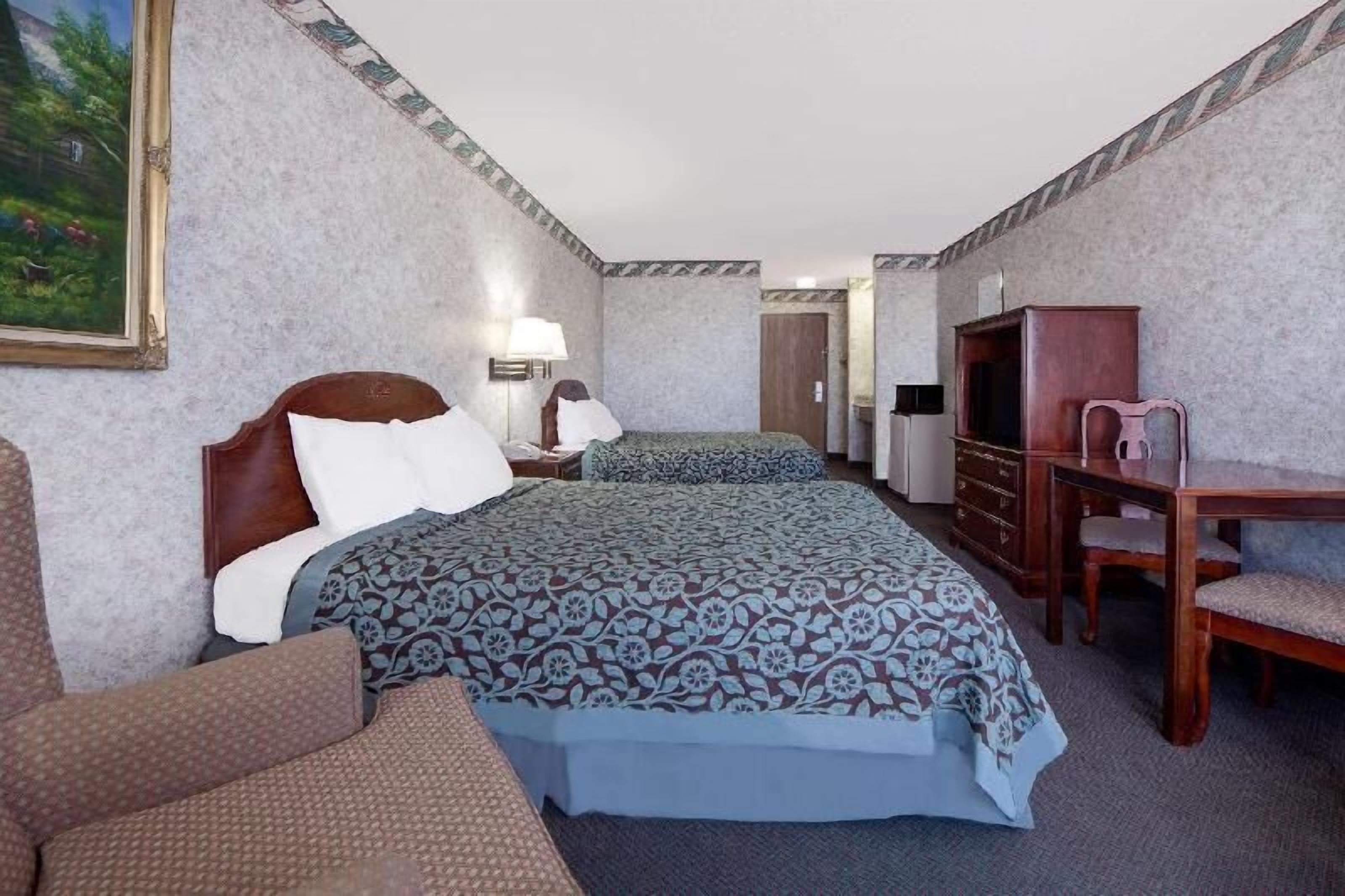 Laptop workspace, blackout curtains, iron/ironing board, free WiFi