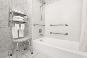 Combined shower/bathtub, deep-soaking bathtub, free toiletries