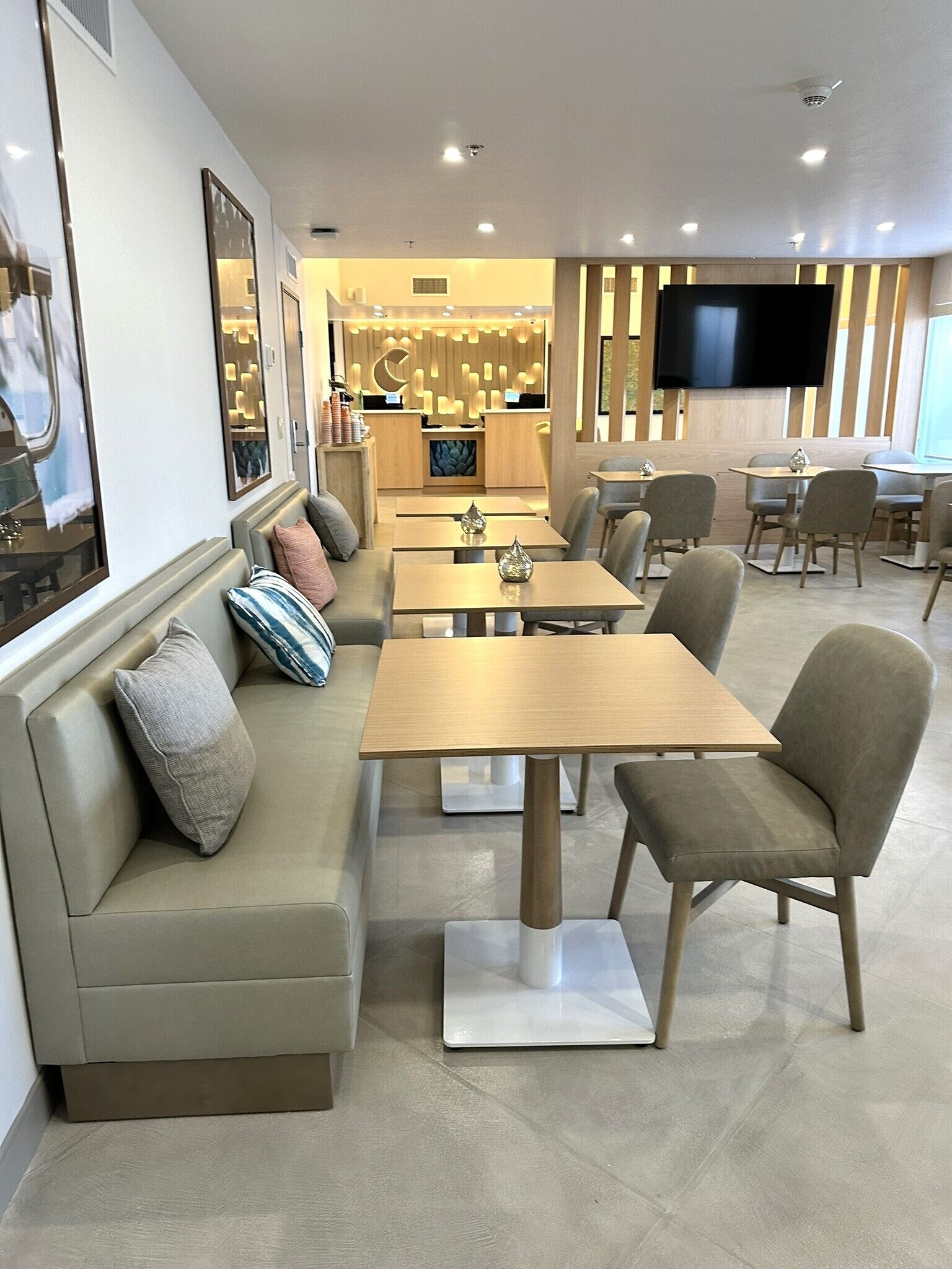 free daily self-service breakfast