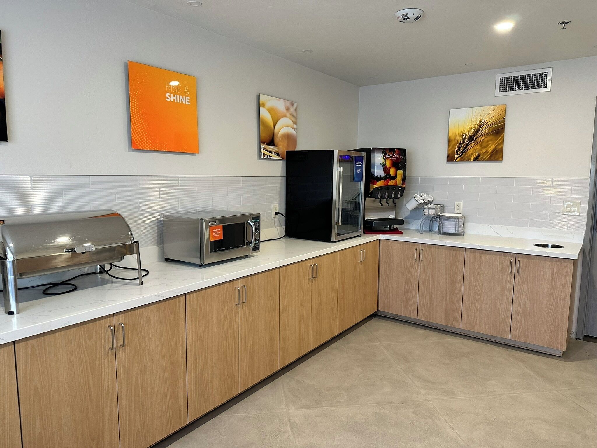 free daily self-service breakfast