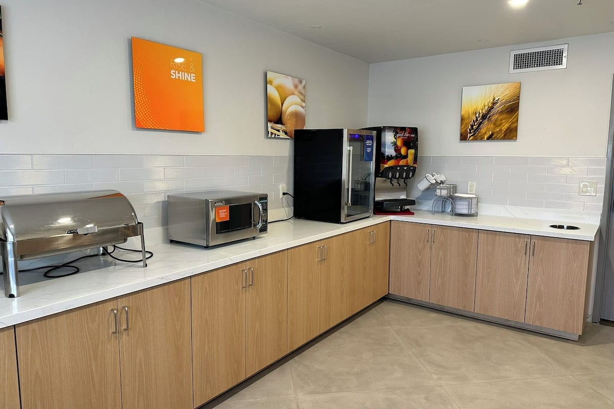 free daily self-service breakfast