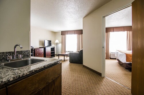 Quality Suites St. Joseph