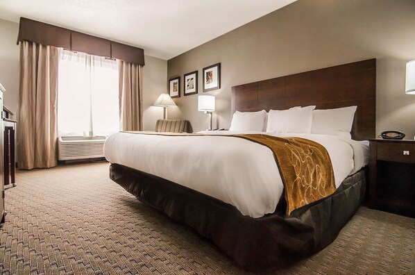 Suite, 1 King Bed, Non Smoking | Premium bedding, in-room safe, desk, iron/ironing board