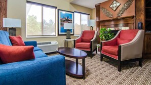 Lobby sitting area - Quality Suites St. Joseph (St. Joseph)