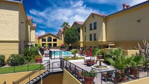 Outdoor pool, pool umbrellas, sun loungers