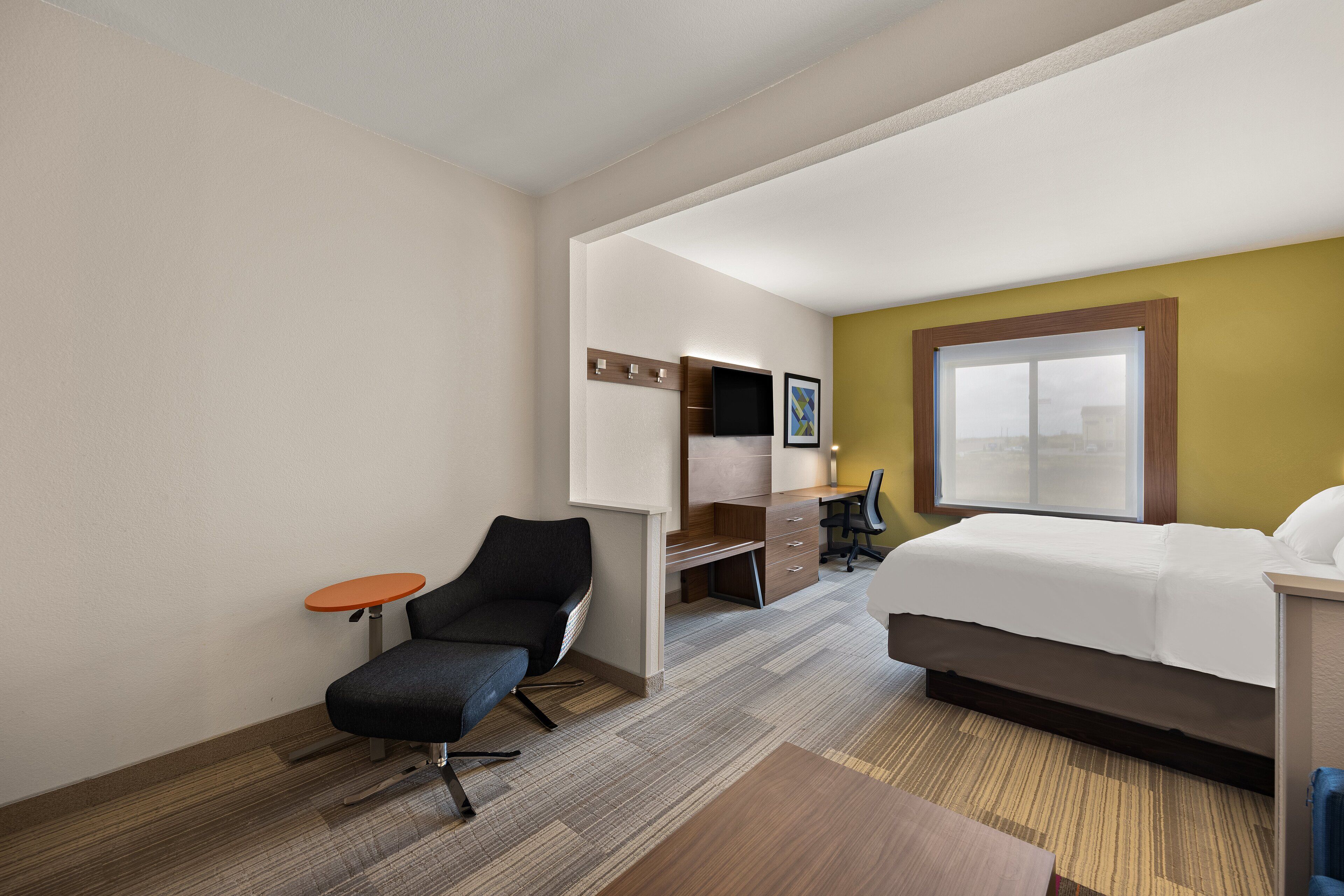 suite, 1 king bed | premium bedding, pillow-top beds, in-room safe, desk