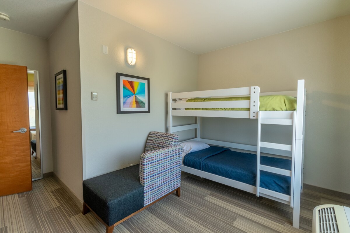 Suite, Multiple Beds | Premium bedding, pillowtop beds, in-room safe, desk