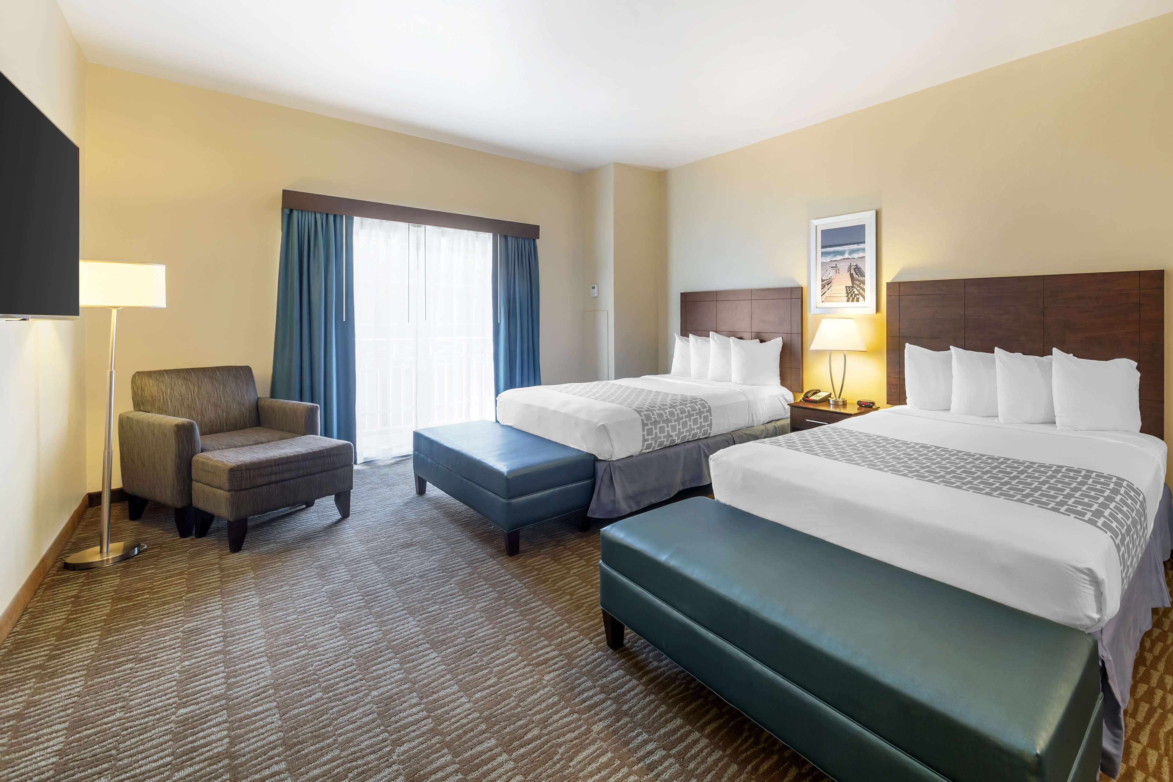 suite, multiple beds, non smoking, kitchen (with sofabed) | hypo-allergenic bedding, in-room safe, desk, laptop workspace