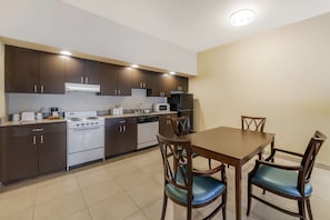 Suite, plusieurs lits, non-fumeur, cuisine (with Sofabed) | Cuisine privée