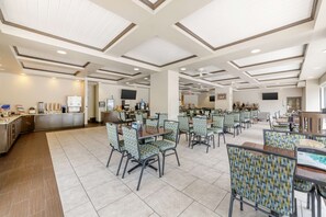Tägliches inbegriffenes kontinentales Frühstück