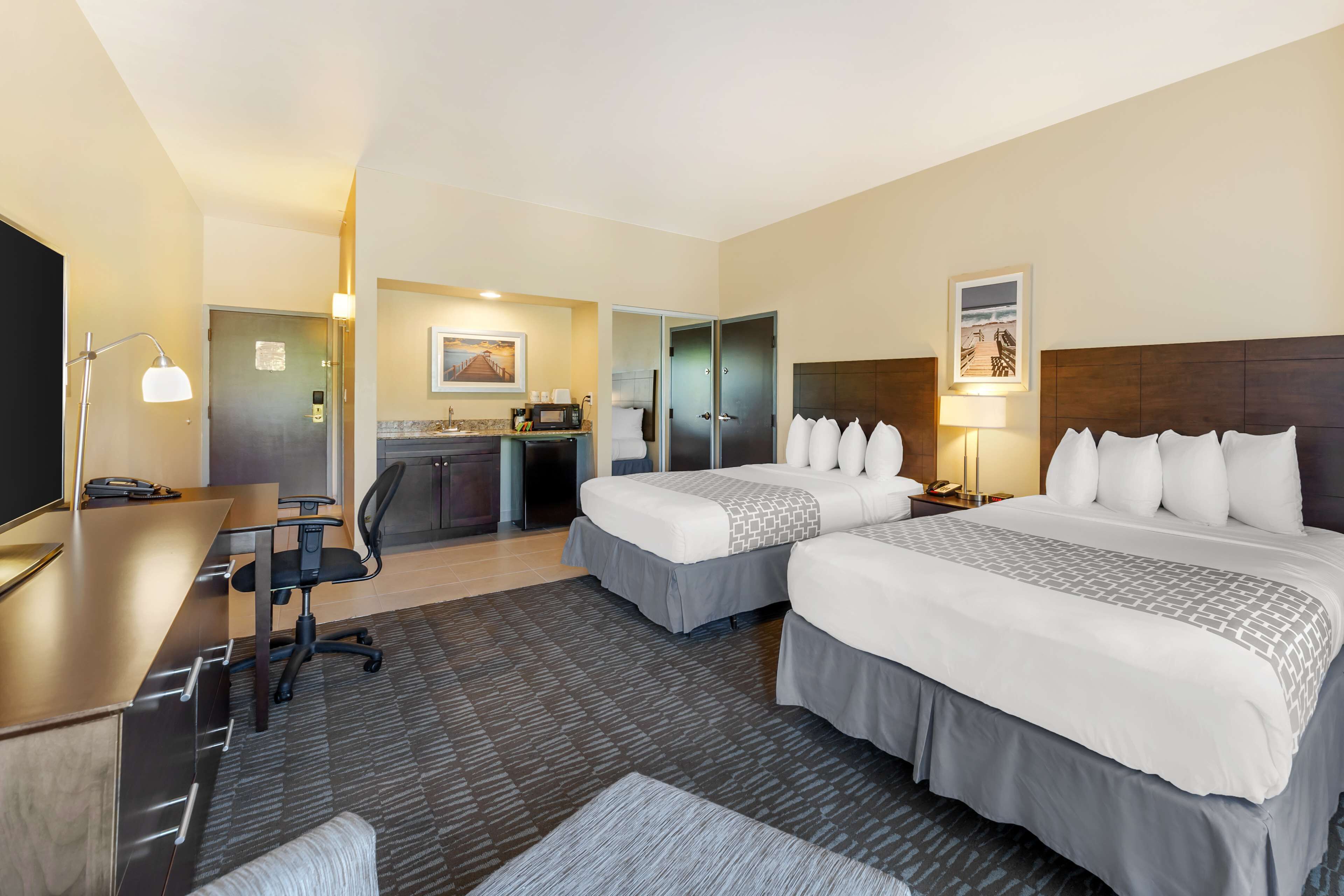 hypo-allergenic bedding, in-room safe, desk, laptop workspace