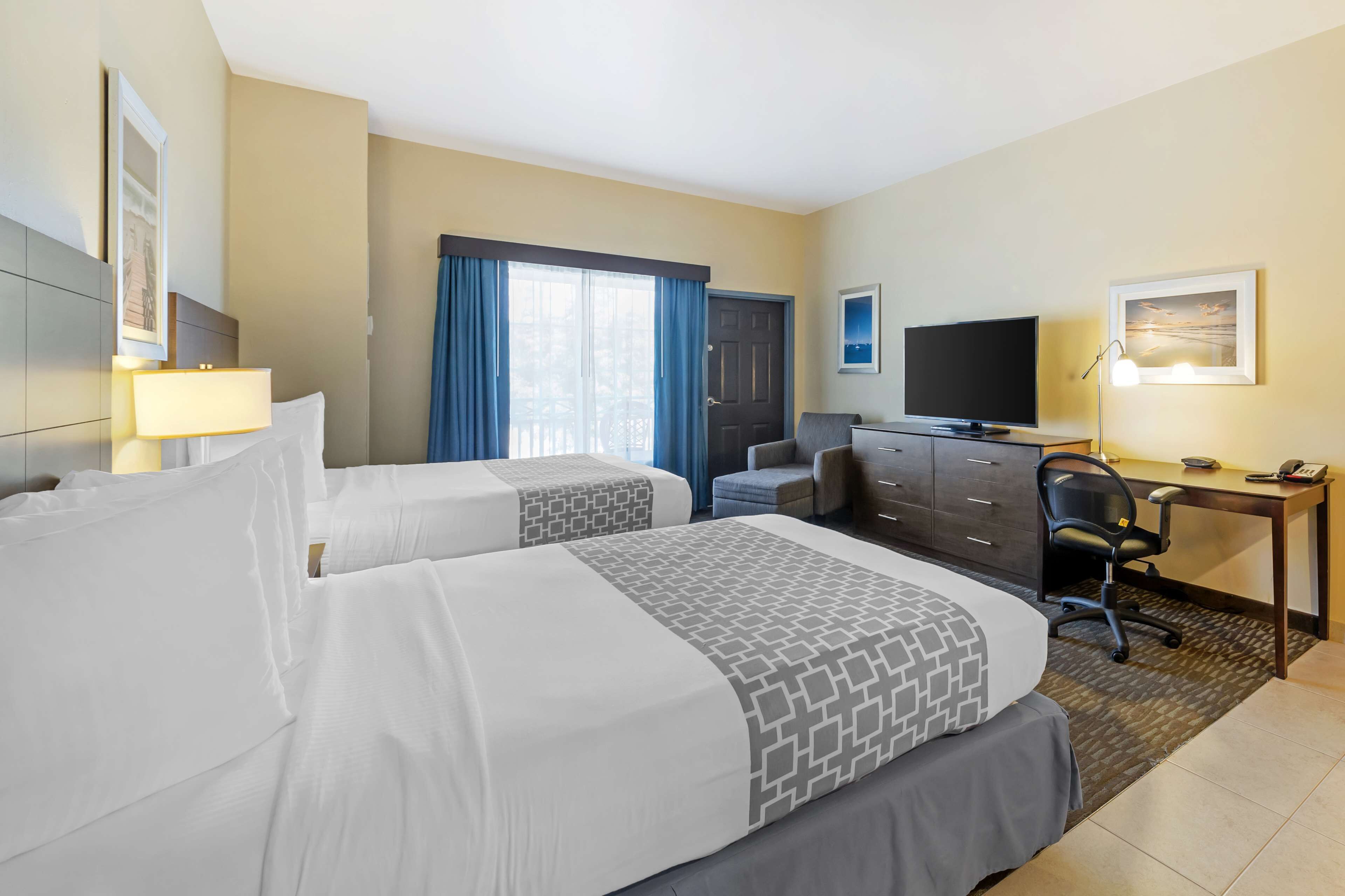 hypo-allergenic bedding, in-room safe, desk, laptop workspace