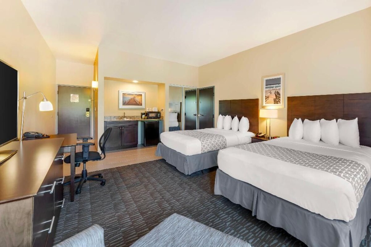 Hypo-allergenic bedding, in-room safe, desk, laptop workspace