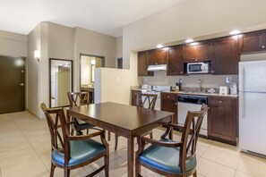 Suite, 1 King Bed with Sofa bed, Non Smoking, Kitchen (with Sofabed) | Private kitchen