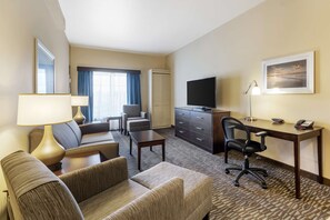 Suite, 1 King Bed with Sofa bed, Non Smoking, Kitchen (with Sofabed) | Hypo-allergenic bedding, in-room safe, desk, laptop workspace